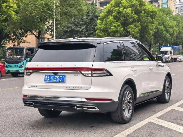 Lincoln Aviator — Фото автомобиля 4