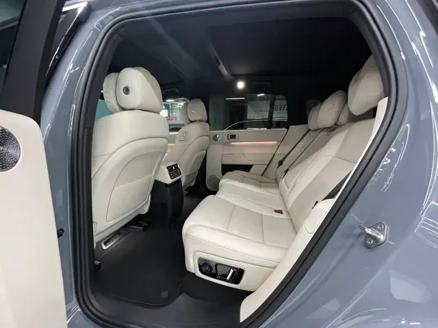 Li Auto L7 — Фото автомобиля 10