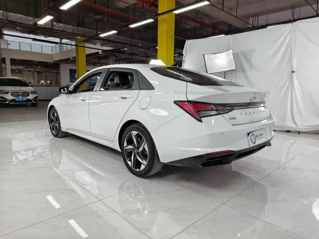 Hyundai Elantra — Фото автомобиля 8