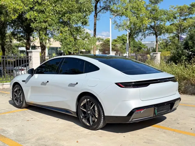Geely Galaxy E8 — Фото автомобиля 4