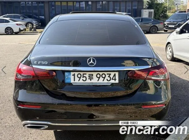 Mercedes-Benz E-Class — Фото автомобиля 5