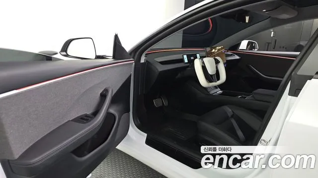 Tesla Model 3 — Фото автомобиля 7