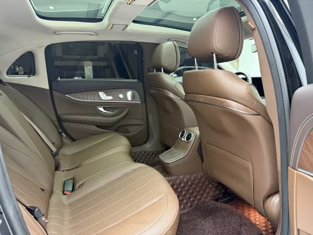 Mercedes-Benz E-Class — Фото автомобиля 15