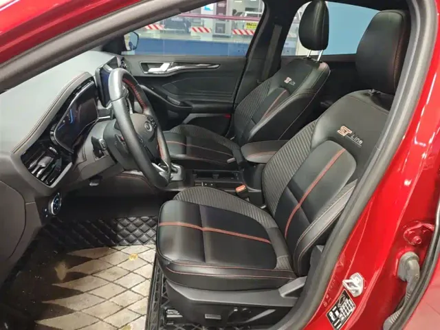 Ford Focus — Фото автомобиля 14