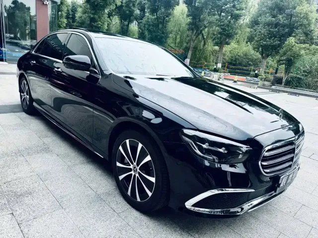 Mercedes-Benz E-Class — Фото автомобиля 4