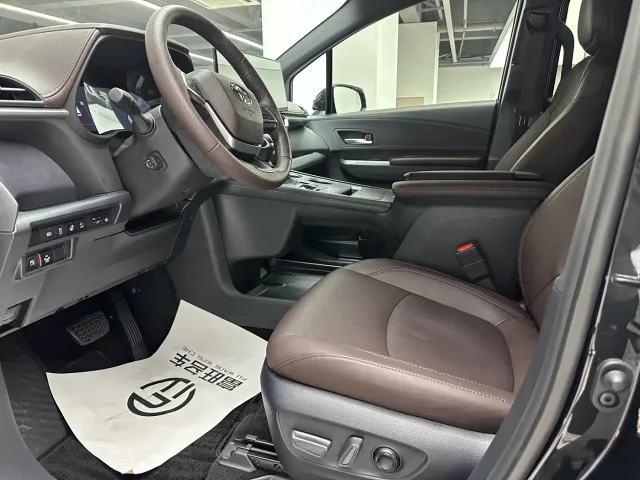 Toyota Granvia — Фото автомобиля 12