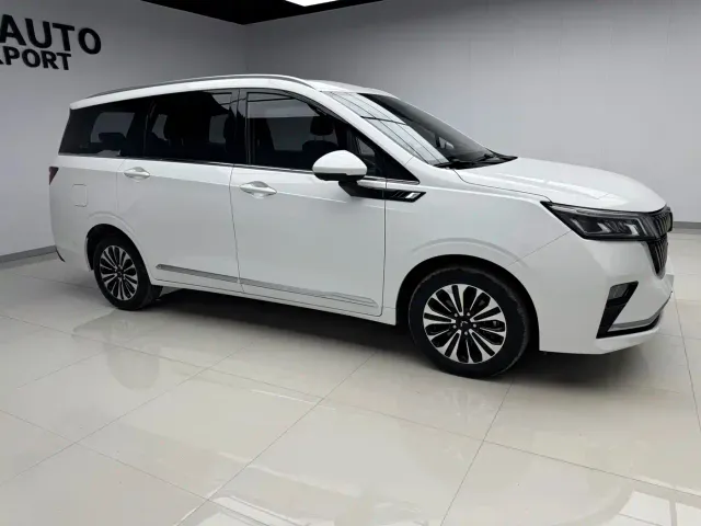 Wuling Jiachen — Фото автомобиля 3