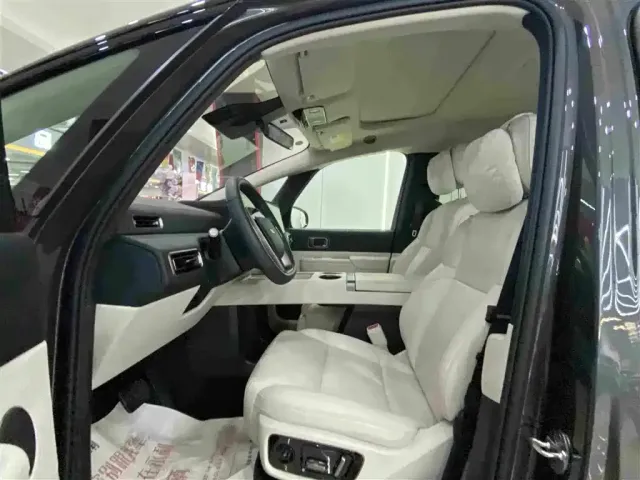Li Auto MEGA — Фото автомобиля 7