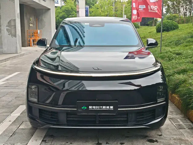 Li Auto L8 — Фото автомобиля 2