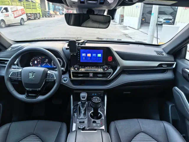 Toyota Crown Kluger — Фото автомобиля 10