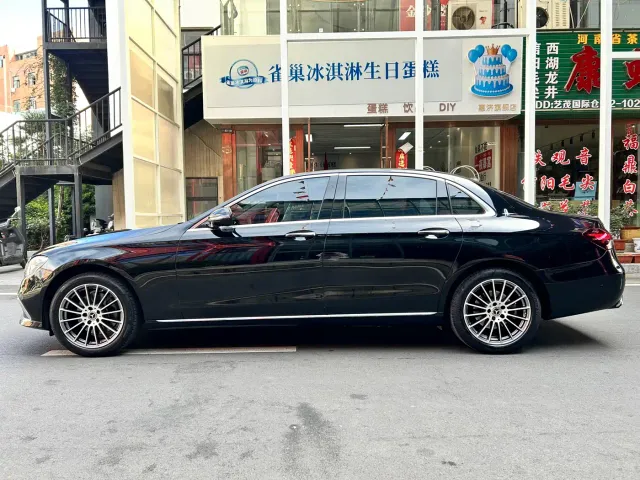 Mercedes-Benz E-Class — Фото автомобиля 4