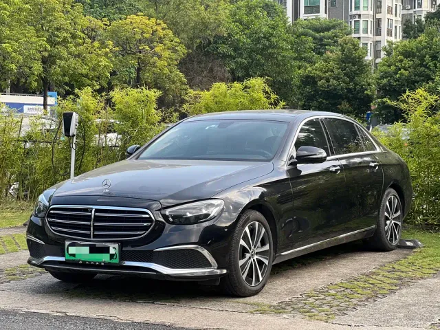 Mercedes-Benz E-Class — Фото автомобиля 2