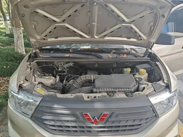 Wuling Hongguang V — Фото автомобиля 19