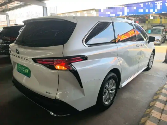 Toyota Granvia — Фото автомобиля 6