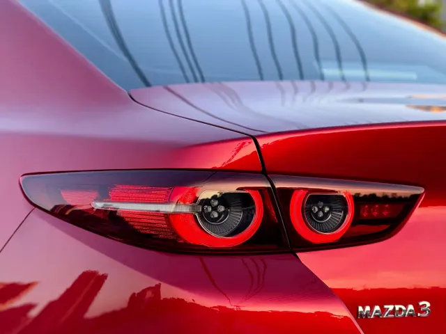 Mazda Axela — Фото автомобиля 11
