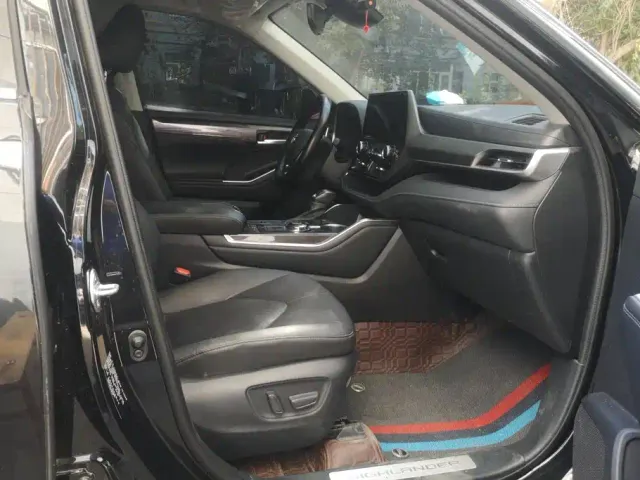Toyota Highlander — Фото автомобиля 8