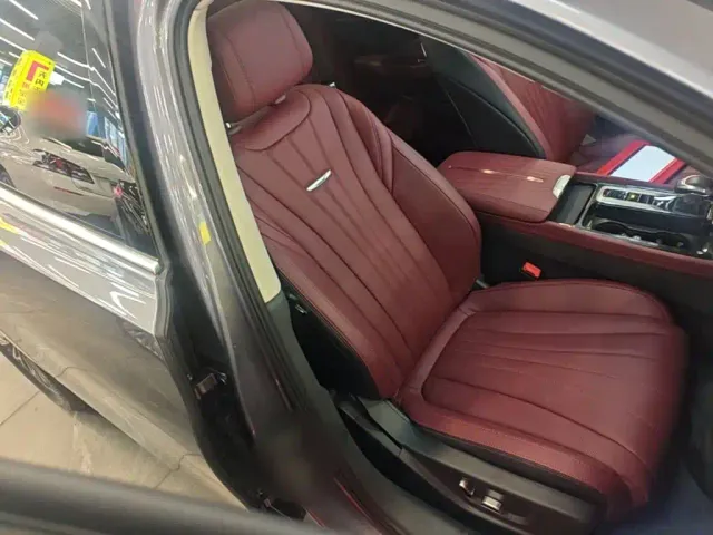 Hongqi H5 — Фото автомобиля 24