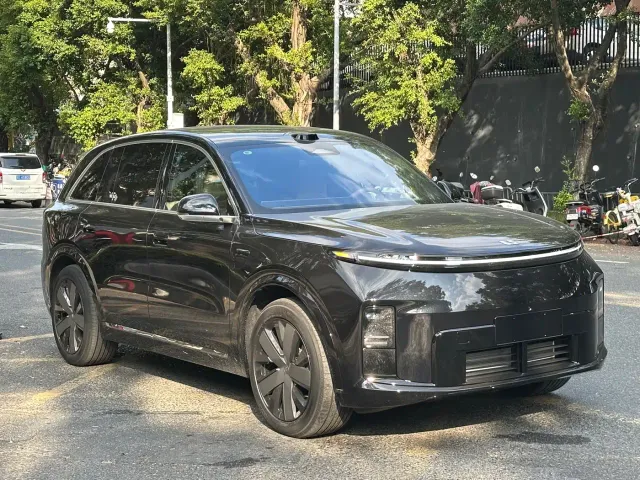 Li Auto L8 — Фото автомобиля 3