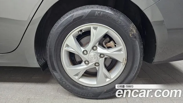 Hyundai AVANTE Avante (CN7) — Фото автомобиля 17