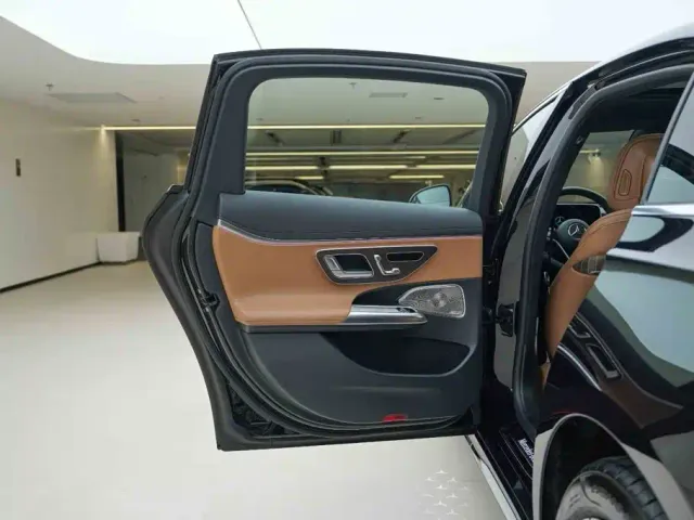 Mercedes-Benz E-Class — Фото автомобиля 16