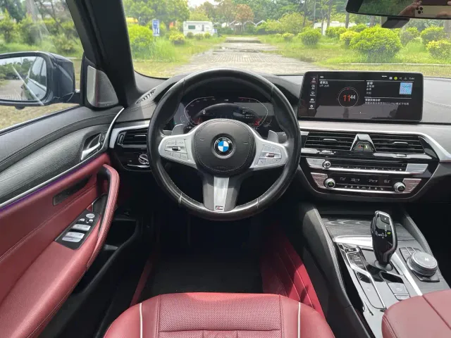 BMW 5 Series — Фото автомобиля 16