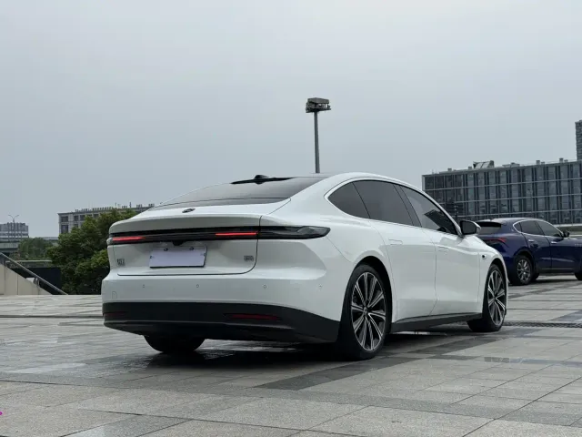 NIO NIO ET7 2024 100kWh Executive Signature Edition — Фото автомобиля 5