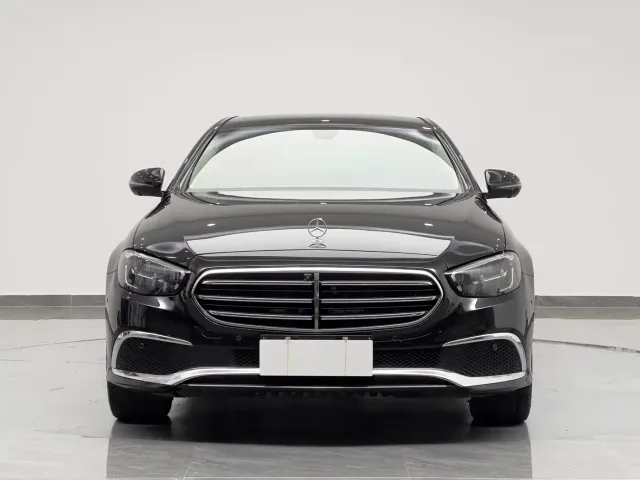 Mercedes-Benz E-Class — Фото автомобиля 2