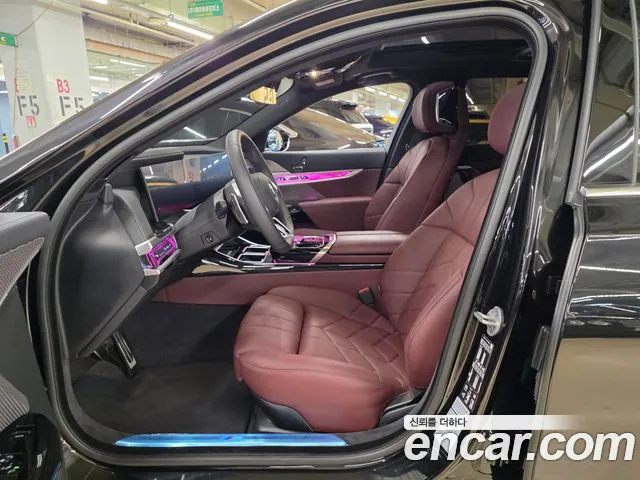 BMW 7-Series 7 серия (G70) 740i xDrive M Sport — Фото автомобиля 10