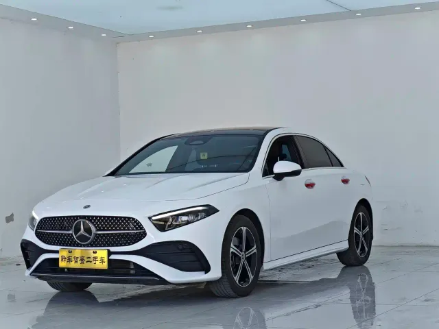 Фотография автомобиля — Mercedes-Benz A-Class