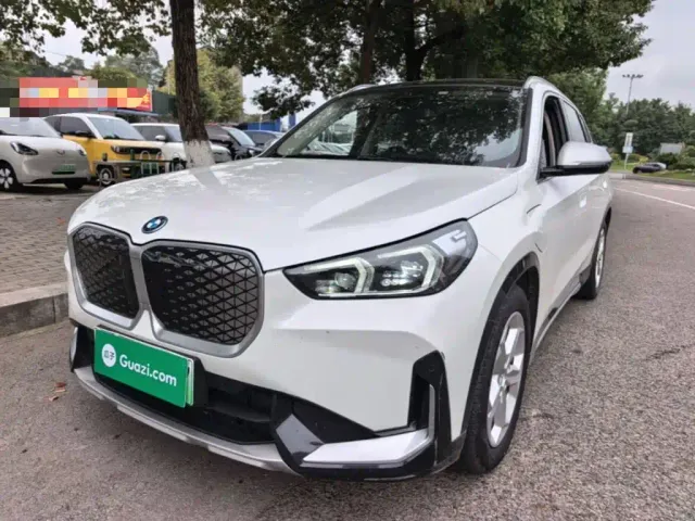 Фотография автомобиля — BMW iX1