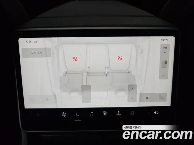 Tesla Model Y — Фото автомобиля 18