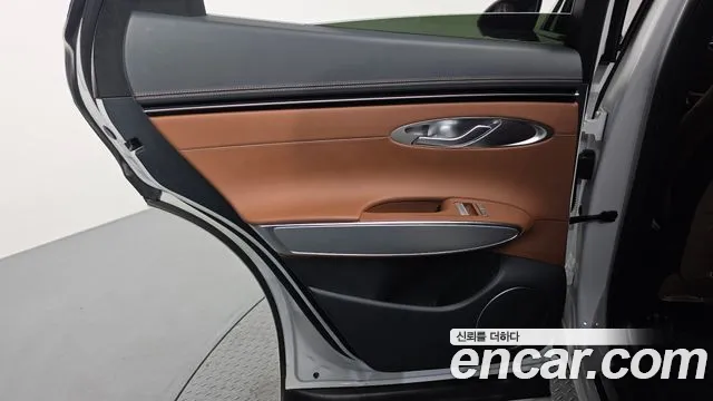 Genesis GV70 — Фото автомобиля 24