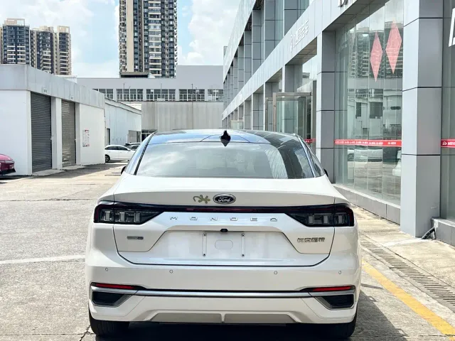 Ford Mondeo — Фото автомобиля 3