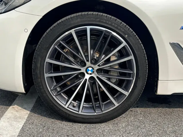BMW 5 Series — Фото автомобиля 7