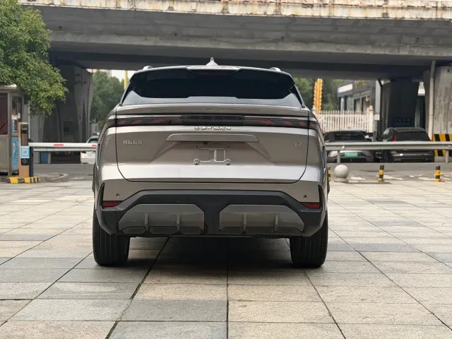 Geely Galaxy L7 — Фото автомобиля 8