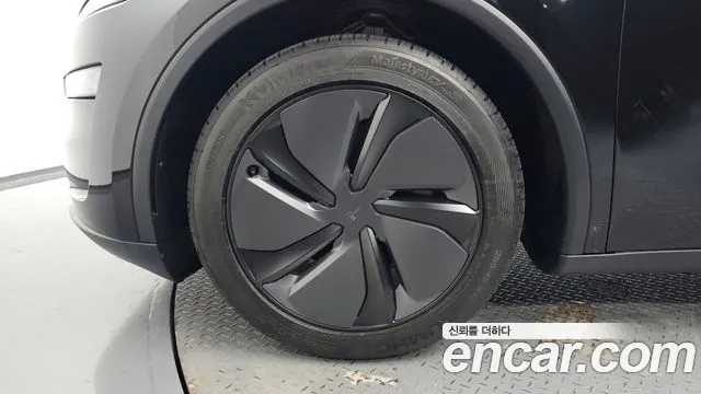 Tesla Model Y — Фото автомобиля 5