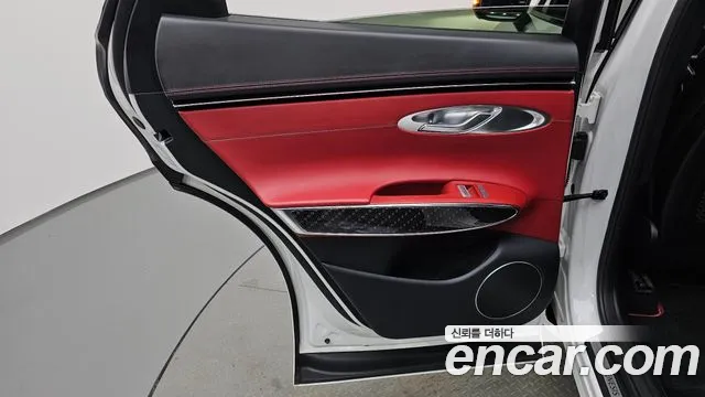 Genesis GV70 — Фото автомобиля 14