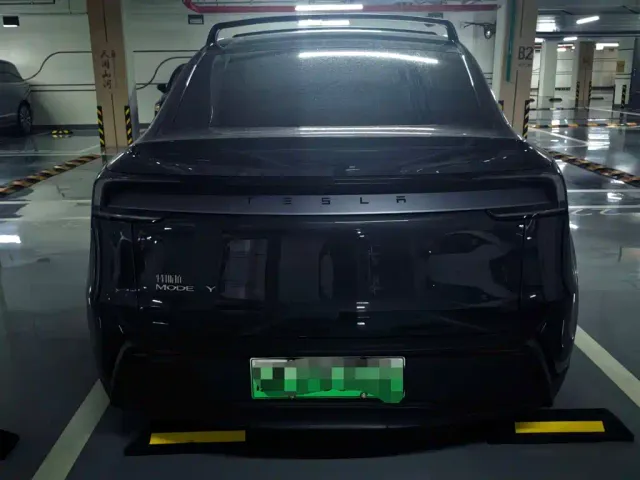 Tesla Model Y — Фото автомобиля 5