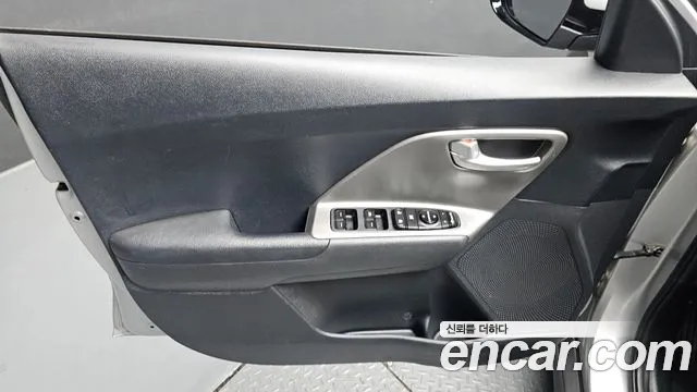 Kia Niro — Фото автомобиля 13