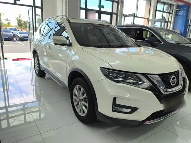 Nissan X-Trail — Фото автомобиля 3