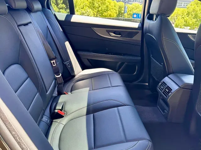 Jaguar XEL — Фото автомобиля 9
