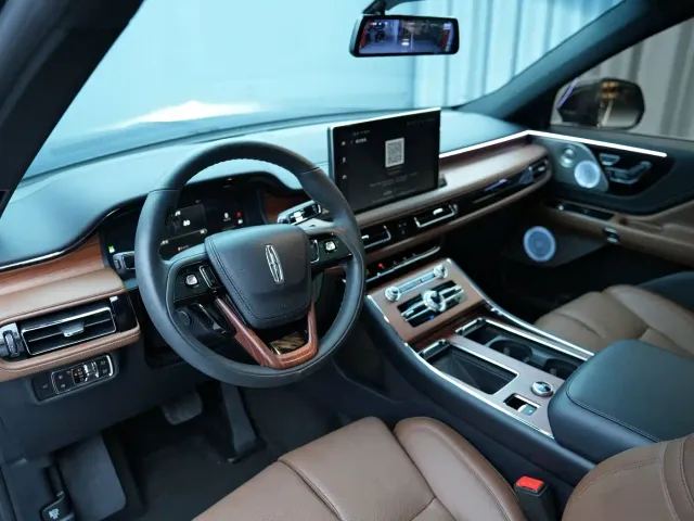 Lincoln Aviator — Фото автомобиля 6