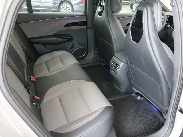 Hongqi Hongqi EH7 2025 640 AWD Smart Selection Edition — Фото автомобиля 13