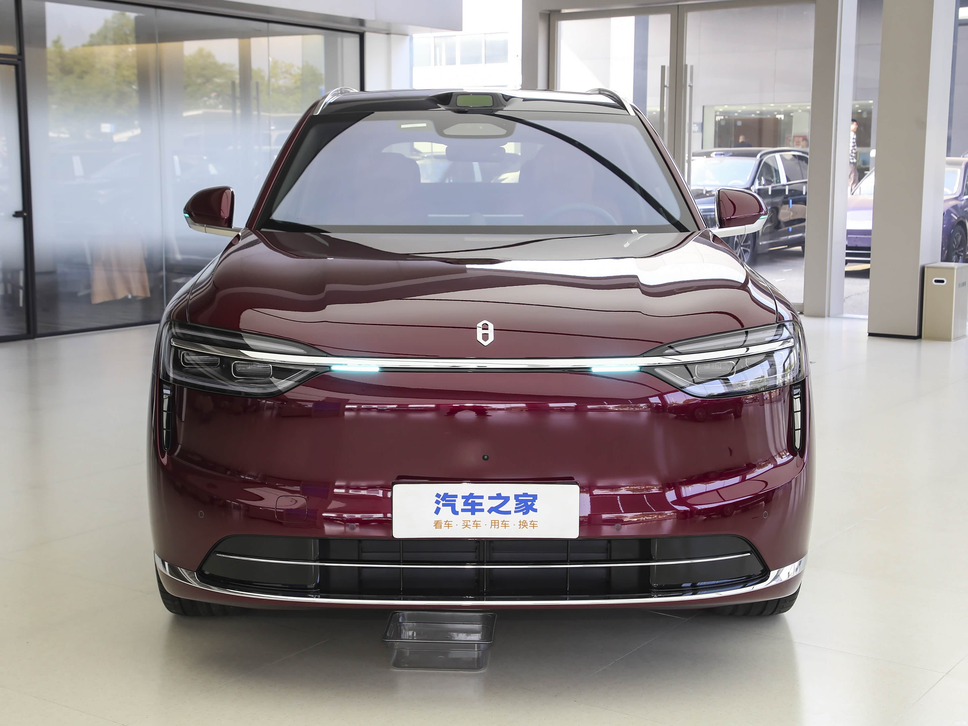 AITO M7 EREV MAX 5 seats 4wd — Фото автомобиля 2