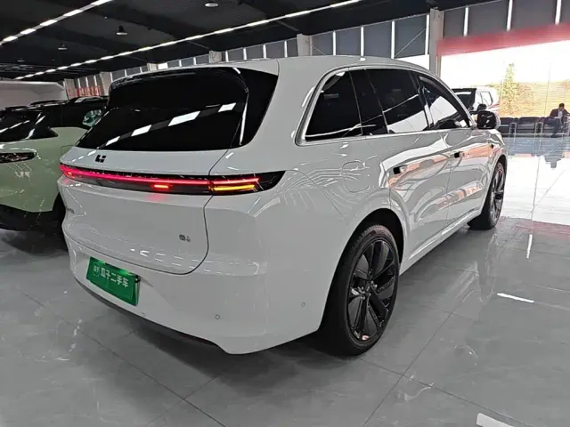 Li Auto L6 — Фото автомобиля 6