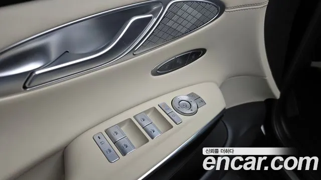 Genesis GV70 2.5T Бензин 2WD — Фото автомобиля 4