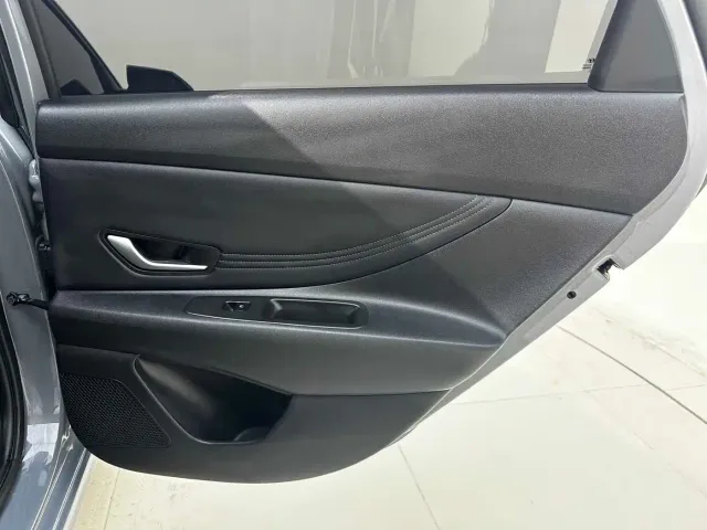 Hyundai Elantra — Фото автомобиля 15