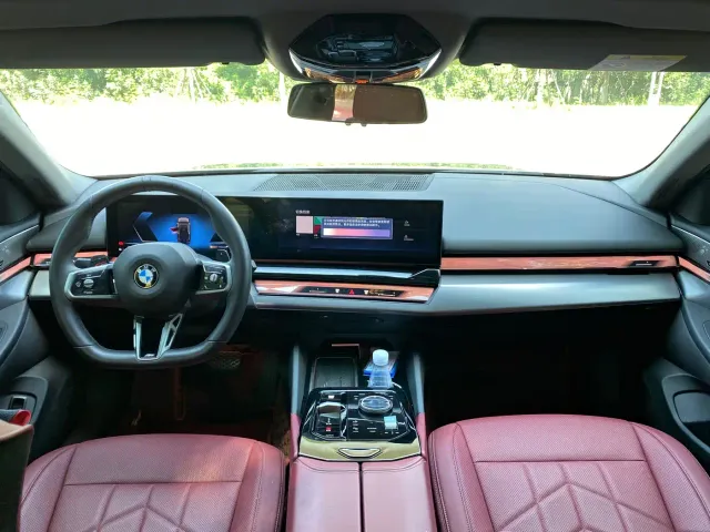 BMW 5 Series — Фото автомобиля 5