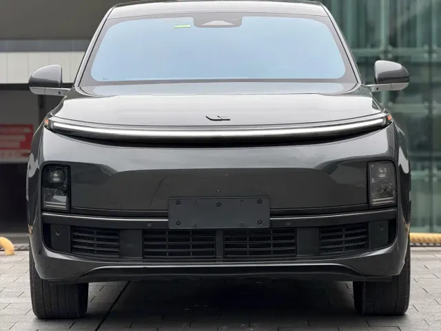 Li Auto L8 — Фото автомобиля 2