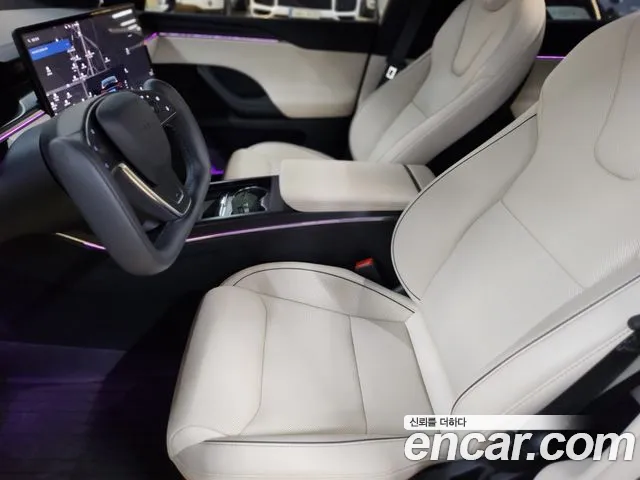 Tesla Model X — Фото автомобиля 14